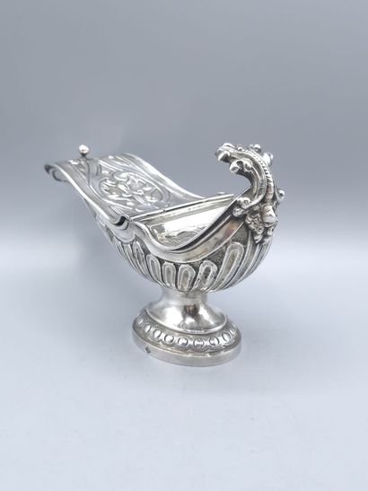 Silver incense dish.
Decorated with foliage.
Minerve...