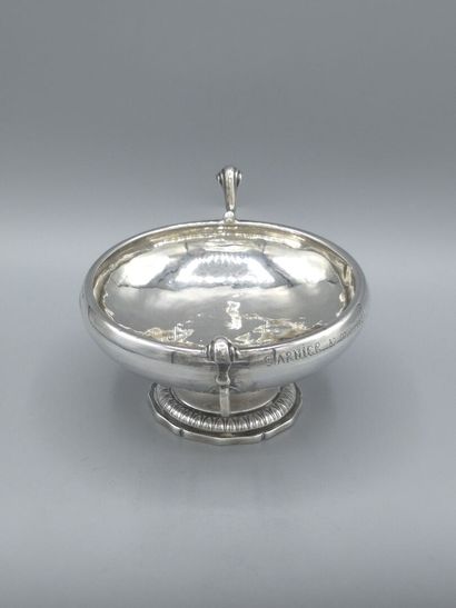 Coupe de mariage en argent de style XVIIIeme.
Pose...