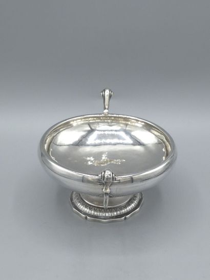 Coupe de mariage en argent de style XVIIIeme.
Pose...