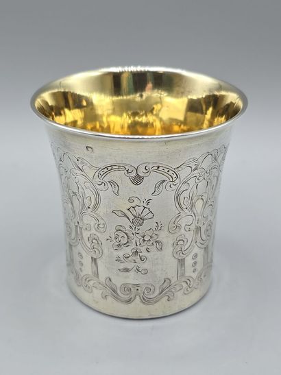 Timbale à fond plat en argent, intérieur...