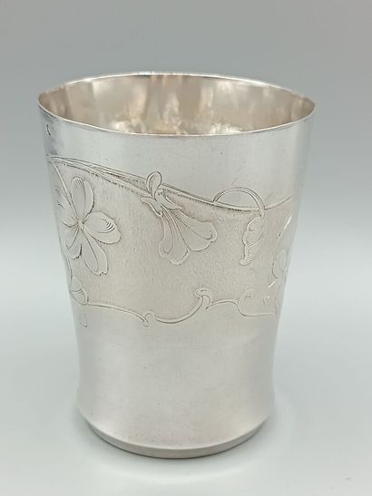 Timbale en argent Art Nouveau.
Décor sur...