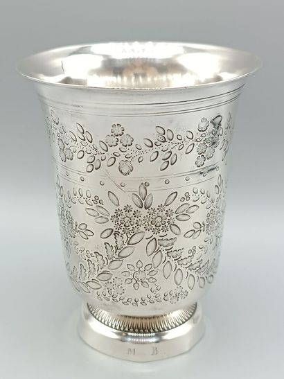 Large silver tulip tumbler with chased decoration...