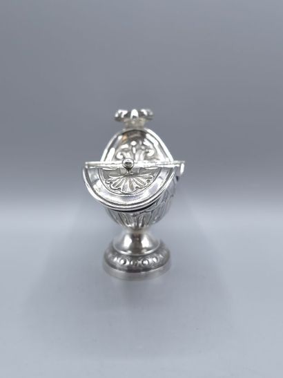 Silver incense dish.
Decorated with foliage.
Minerve...