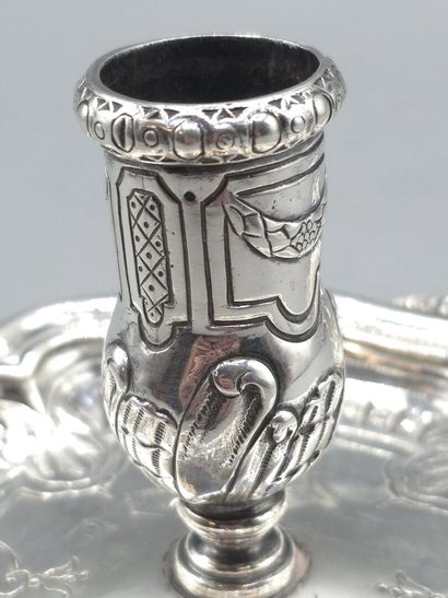 Bougeoir à main en argent.
Manche orné de...