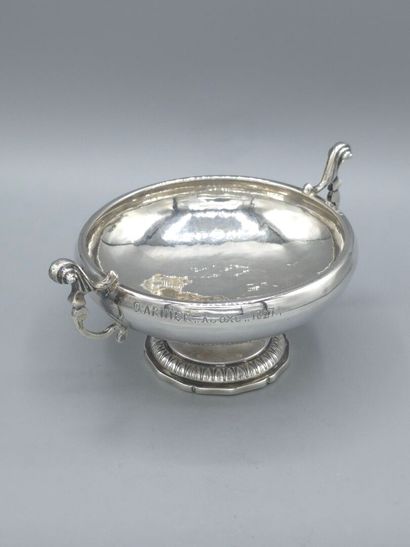 Coupe de mariage en argent de style XVIIIeme.
Pose...