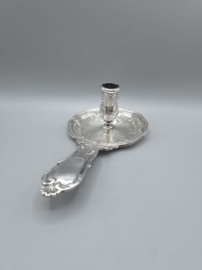 Bougeoir à main en argent.
Manche orné de...