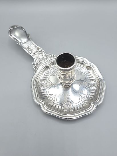 Bougeoir à main en argent.
Manche orné de...
