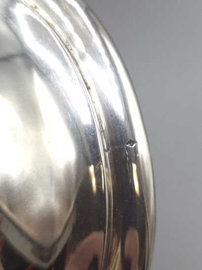 Soupière en argent de forme ovale à décor...