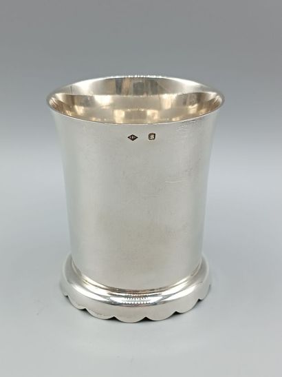 Émile PUIFORCAT
Silver timbale with serrated...