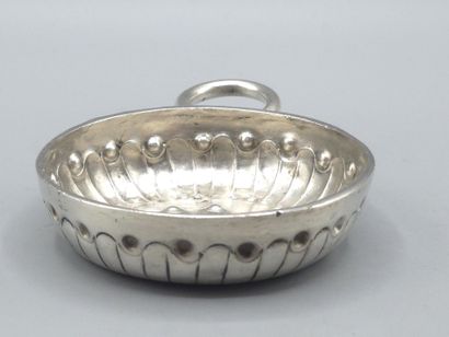 Taste-vin en argent du XVIIIème siècle.
Modèle...