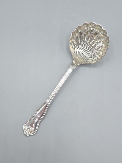 Silver sugar spoon / sprinkler.
Shell-shaped...