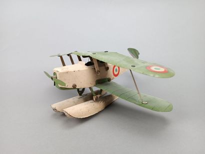 MECCANO : 
Hydravion en tôle de couleur.
H:...