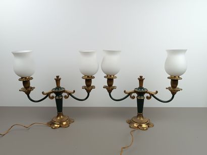 Paire de lampes de table à deux bras de lumières...
