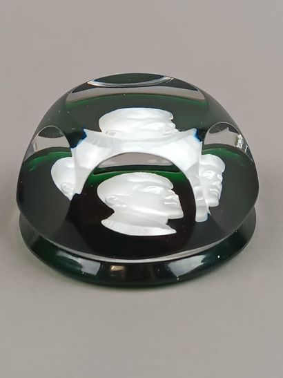 BACCARAT FRANCE
Boule presse-papier en verre.
Décor...