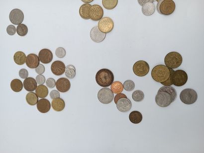 Lot d'une centaine de pièces étrangères (...