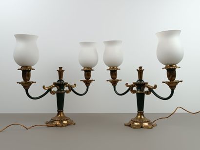 Paire de lampes de table à deux bras de lumières...