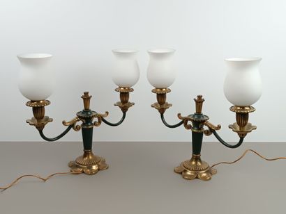 Paire de lampes de table à deux bras de lumières...