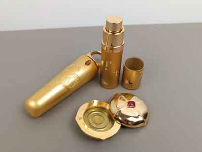 Christian Dior et Nina Ricci
2 vaporisateurs...