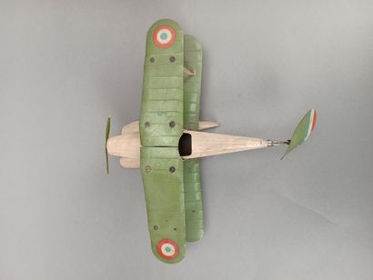 MECCANO : 
Hydravion en tôle de couleur.
H:...