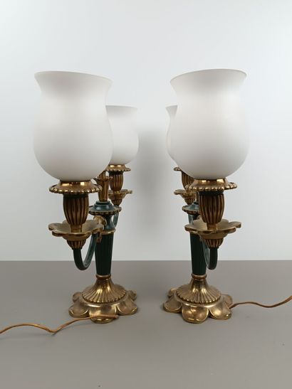 Paire de lampes de table à deux bras de lumières...