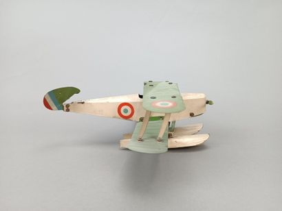 MECCANO : 
Hydravion en tôle de couleur.
H:...