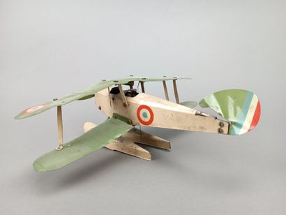 MECCANO : 
Hydravion en tôle de couleur.
H:...