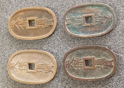 JAPON
4 tsubas en métal patiné
5 x 3 cm ...