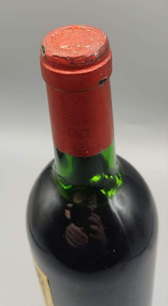 POMEROL.
Petrus.
1 bouteille. 
1978.
Accrocs...
