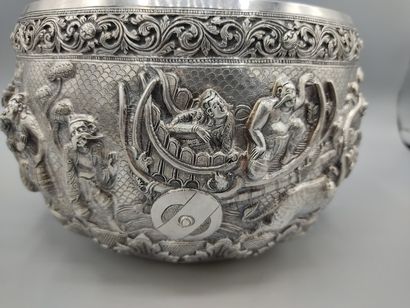 THAILAND
Large silver bowl with semi-relief...