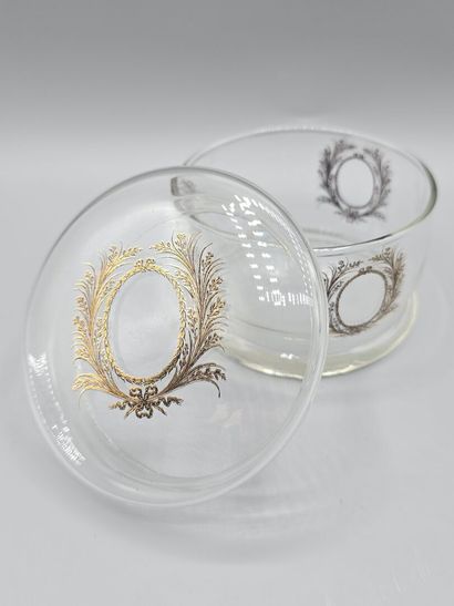 Bonbonnière en cristal de forme circulaire...