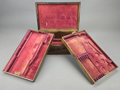 Coffret de ménagère en acajou et placage...