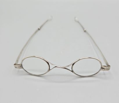 Paire de lunettes / lorgnons à la monture...