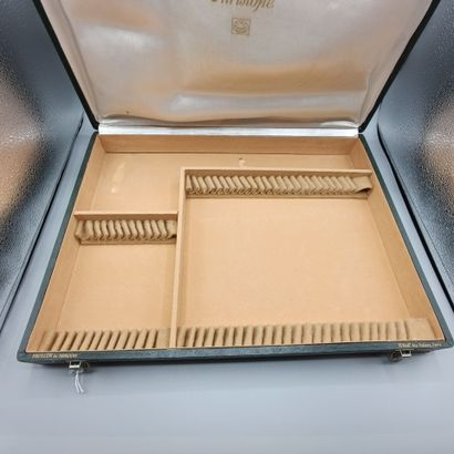 Coffret de ménagère de CHRISTOFLE.
Signé...