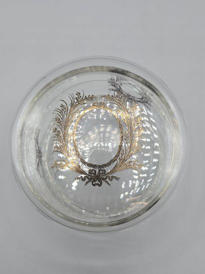 Bonbonnière en cristal de forme circulaire...