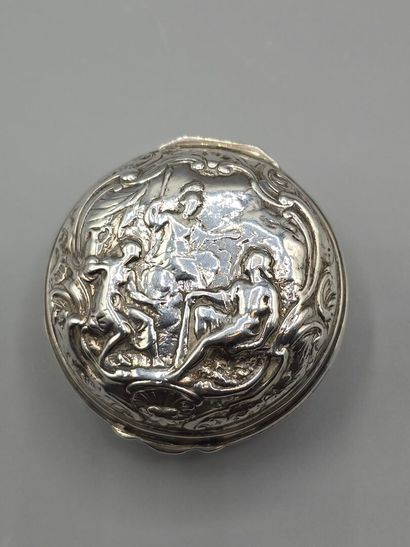 Boîte à montre en argent de forme circulaire.
Décor...