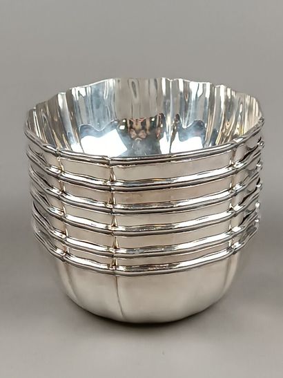 JEZLER
Service consisting of 6 silver bowls/displays...