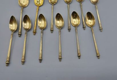 Set of 12 vermeil coffee spoons.
Spoon engraved...