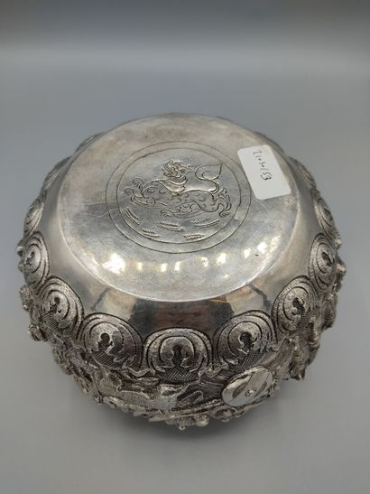 THAILAND
Large silver bowl with semi-relief...