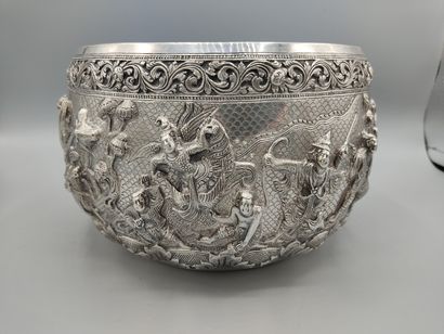 THAILAND
Large silver bowl with semi-relief...
