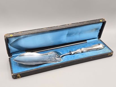 BOIVIN
Large all-silver pie server, presented...