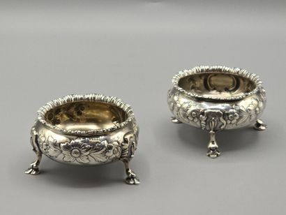 LONDRES 1876
Paire de grandes salières dites...