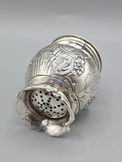 Silver pepper mill decorated with rocailles,...
