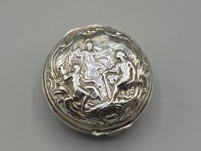 Boîte à montre en argent de forme circulaire.
Décor...