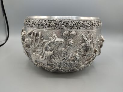 THAILAND
Large silver bowl with semi-relief...