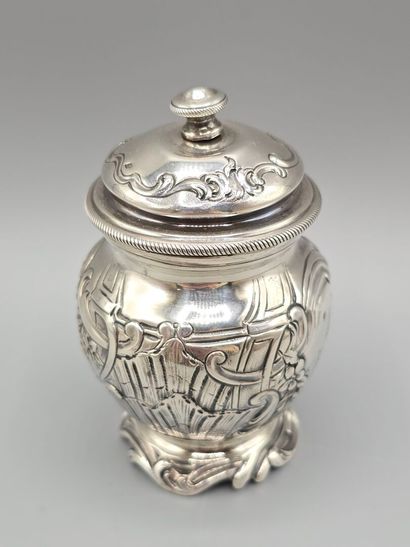 Silver pepper mill decorated with rocailles,...