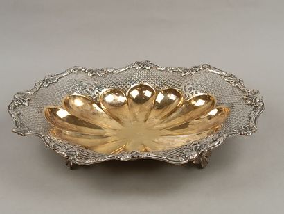 Oval-shaped silver basket with contours....