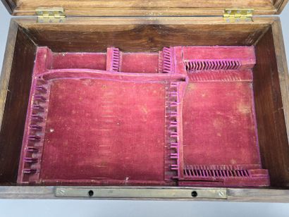 Coffret de ménagère en acajou et placage...
