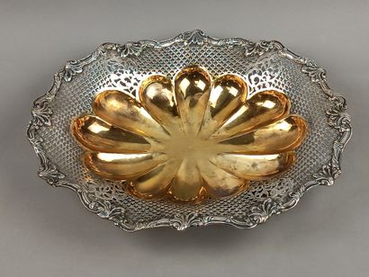 Oval-shaped silver basket with contours....