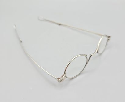 Paire de lunettes / lorgnons à la monture...