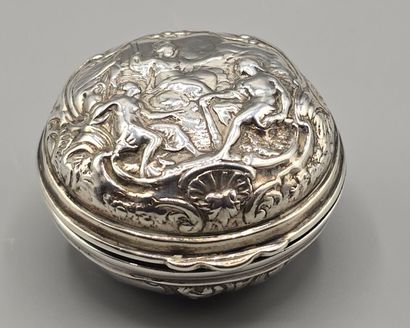 Boîte à montre en argent de forme circulaire.
Décor...